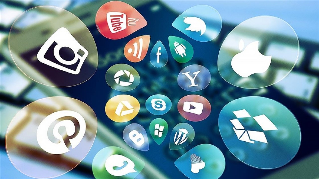 Sosyal medyada “gözlük challenge“, “siyah beyaz challenge“ gibi adlarla yapılan fotoğraf paylaşımlarındaki “challenge“ın Türkçesi nedir?