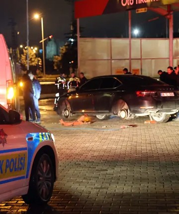 Çukurlar kabus oldu:  Valinin makam aracı da yolda kaldı