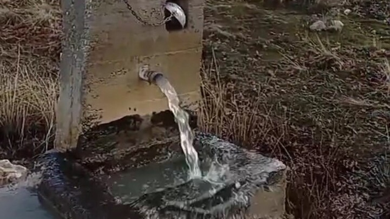 Konya'daki çeşme coştu! Yaz başka kış başka