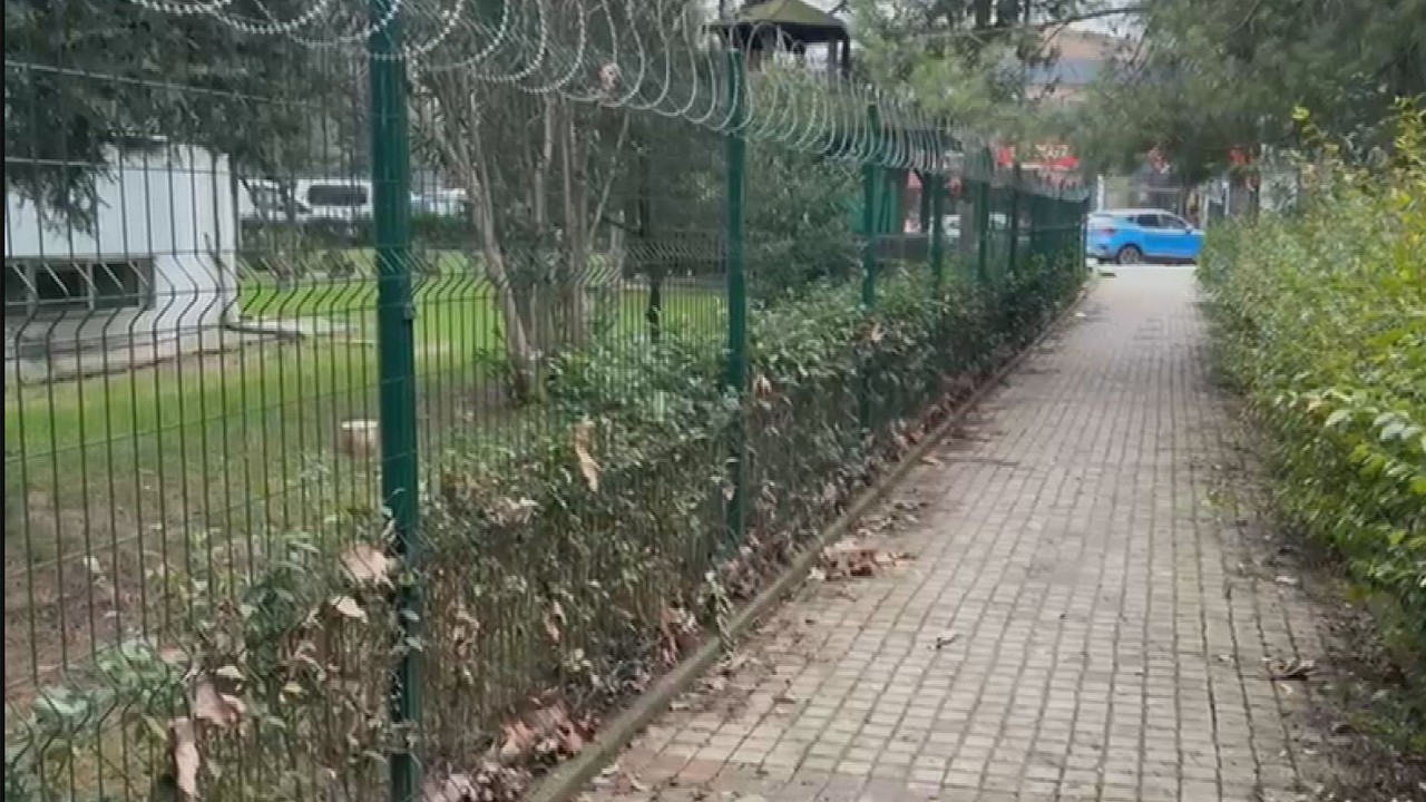 Site bahçesinde karşılaştığı husumetlisini silahla öldürdü