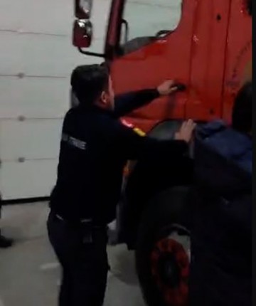 İtfaiye şoförüne yürek hoplatan sürpriz: "Anam anam benim ev"