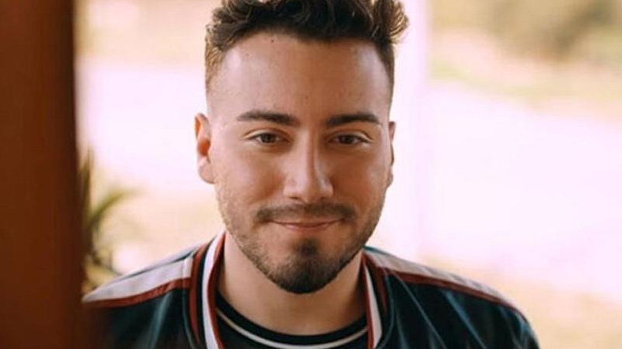 Enes Batur gözaltına alındı