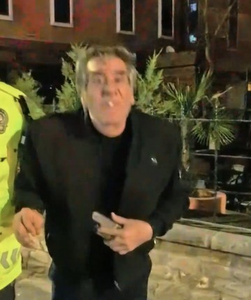 2.14 promil alkolle yakalandı: Gazeteciye el sallayıp yüzüne tükürdü