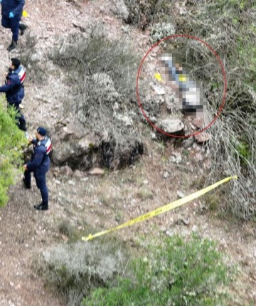 Kayıp olarak aranan kişinin 100 metrelik uçurumda cansız bedeni bulundu