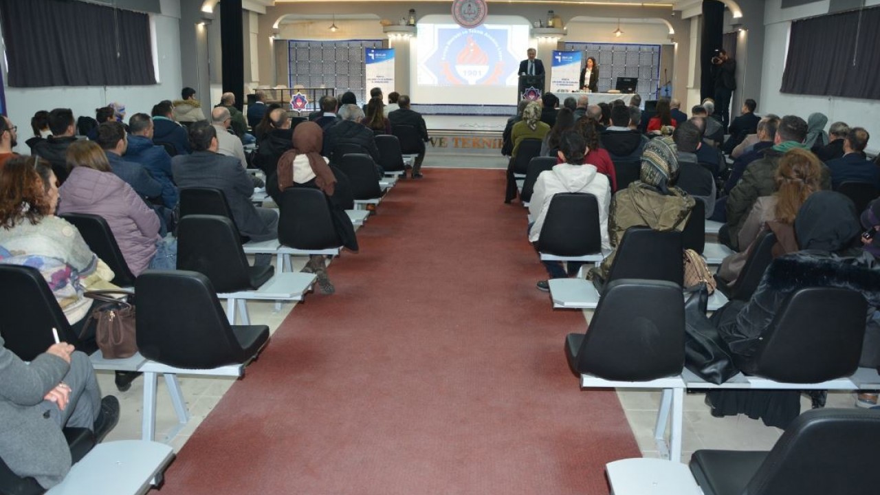 Konya İl Milli Eğitim Müdürlüğü ile İŞKUR iş birliğinde "Geleceğim Meslekte" toplantısı gerçekleştirildi