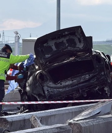 Kaza sonrası alev alan araçta can verdi