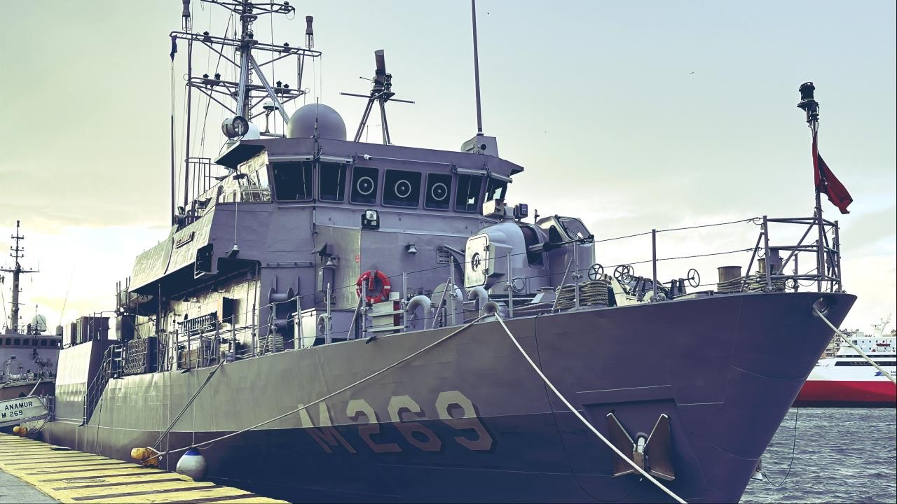 'TCG Anamur' mayın avlama gemisi NATO görevi için Yunanistan'da