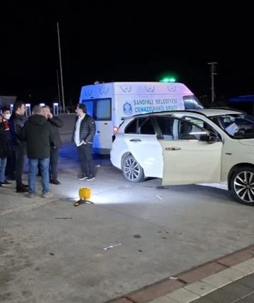 Dinlenme tesisindeki otomobilden ceset çıktı