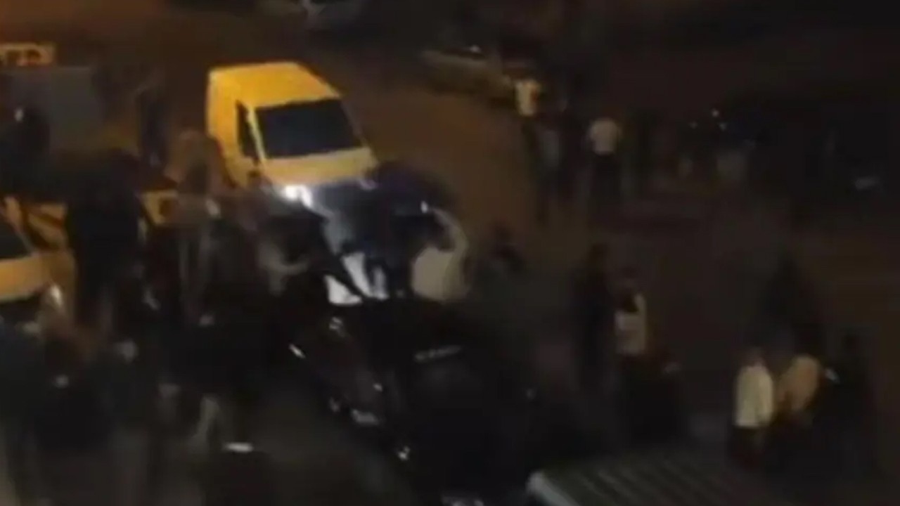 Kavga edenleri aracıyla ezdi! 9  kişi yaralandı