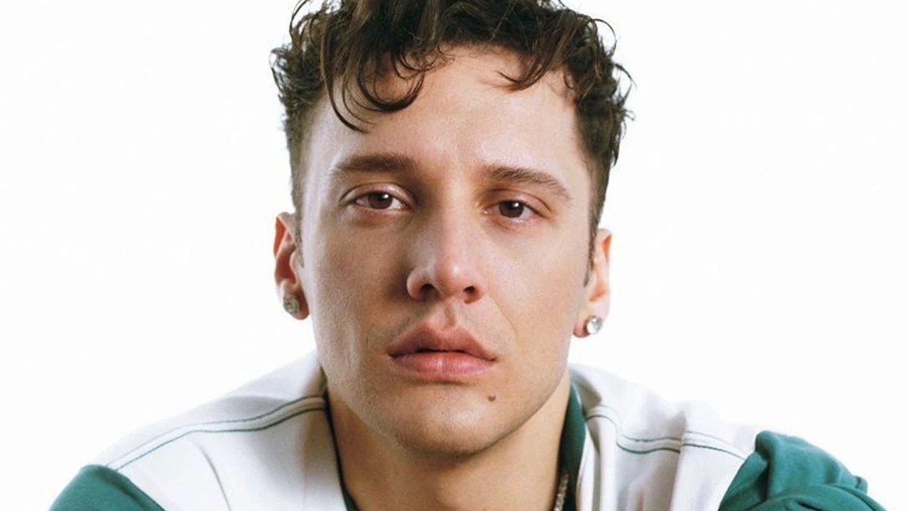 Şarkıcı Edis hakkında yakalama kararı