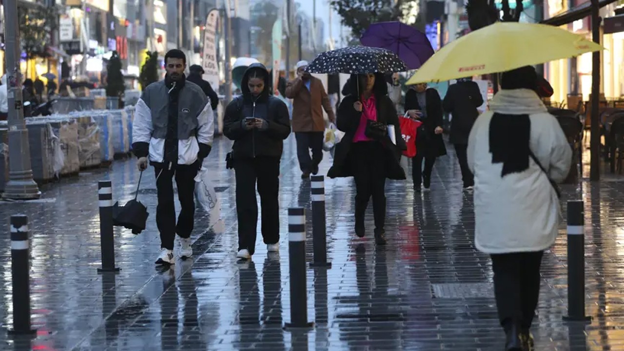 Yalancı bahara veda! Yarın kuvvetli yağış ve fırtına geliyor: Konya'da sarı listede