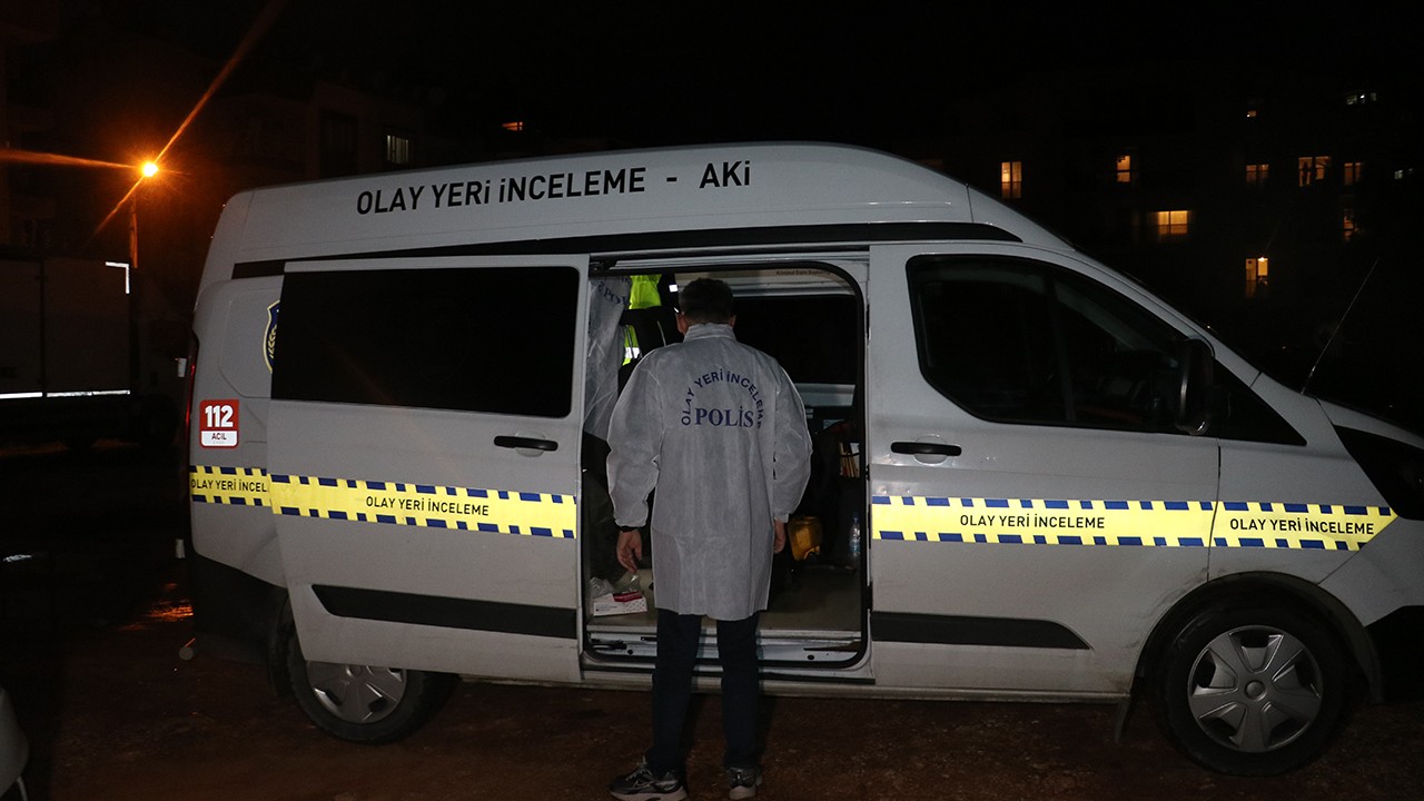 İnternetten tanışıp evine davet ettiği kişi tarafından öldürüldü