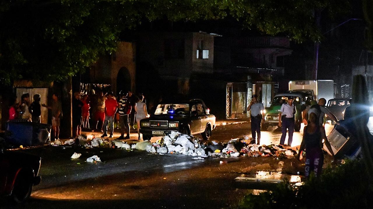 Küba'da hayat durma noktasında: Yakıt, gıda ve turist krizi derinleşiyor