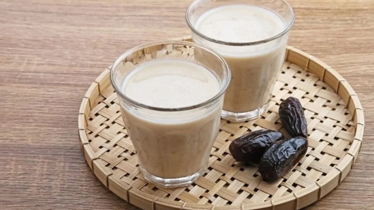 Sahurda hurma ve süt tüketmek bakın ne işe yarıyor: Sıcak suda bekletip sütün içine atın