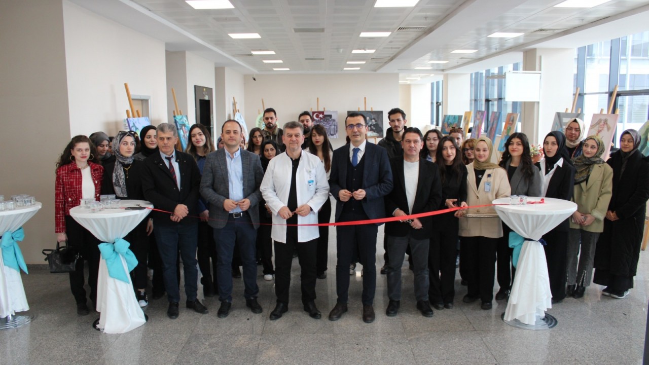 Sanat ve tıbbı buluşturan resim sergisi