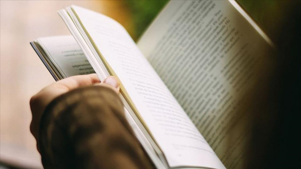 Alacakaranlık adlı ünlü fantastik roman serisinin yazarı hangisidir? Milyoner  soru