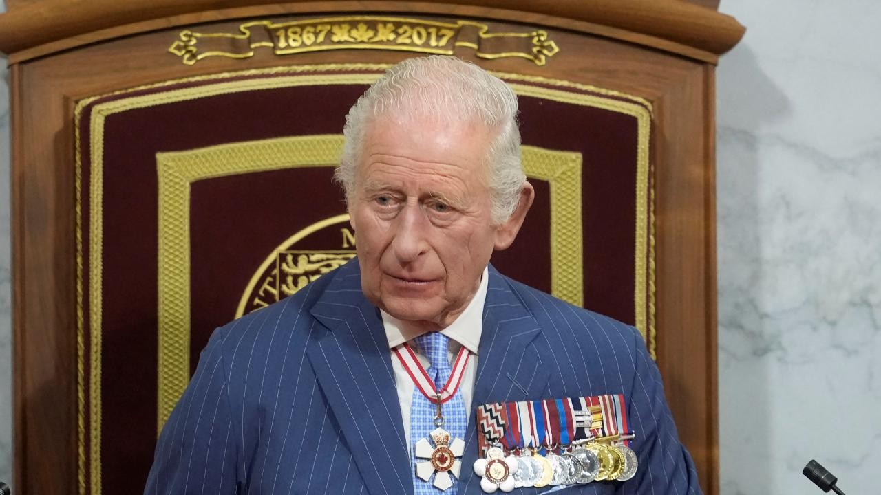 İngiltere Kralı Charles'tan kardeşi Andrew'un gözaltına alınmasının ardından "Yasa işlemeli" mesajı