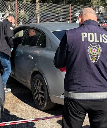 Nöbetten çıkan anestezi teknikeri, otomobilinde ölü bulundu; eşi gözyaşlarına boğuldu