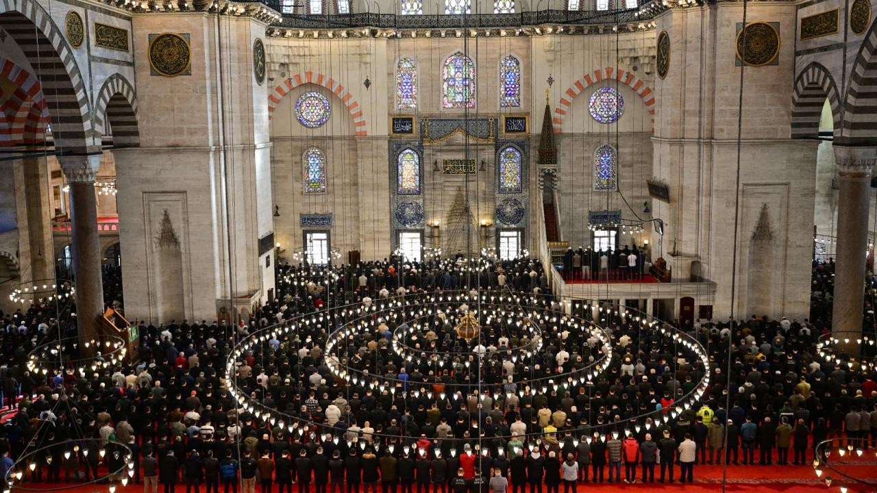 Camilerde "Ramazan, Cami ve Hayat" temalı hutbe okundu