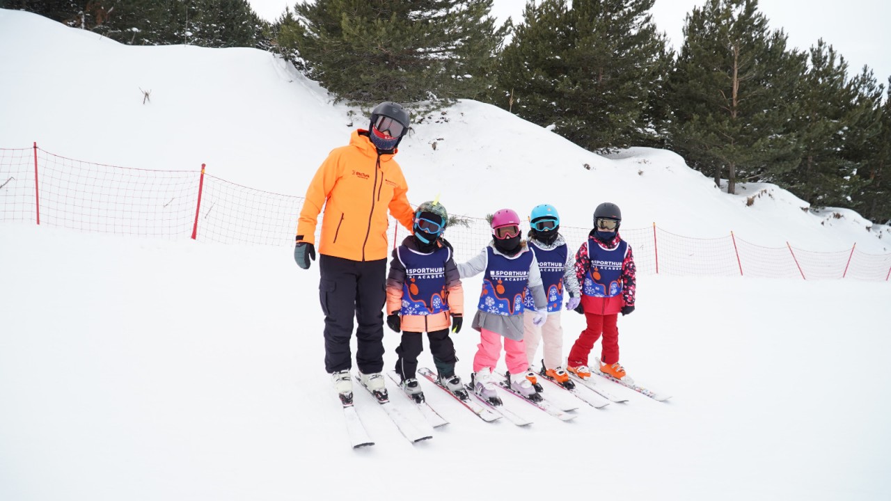 Çocuklar için Profesyonel Kayak Eğitimi Sunan Merkezler Nasıl Seçilir?