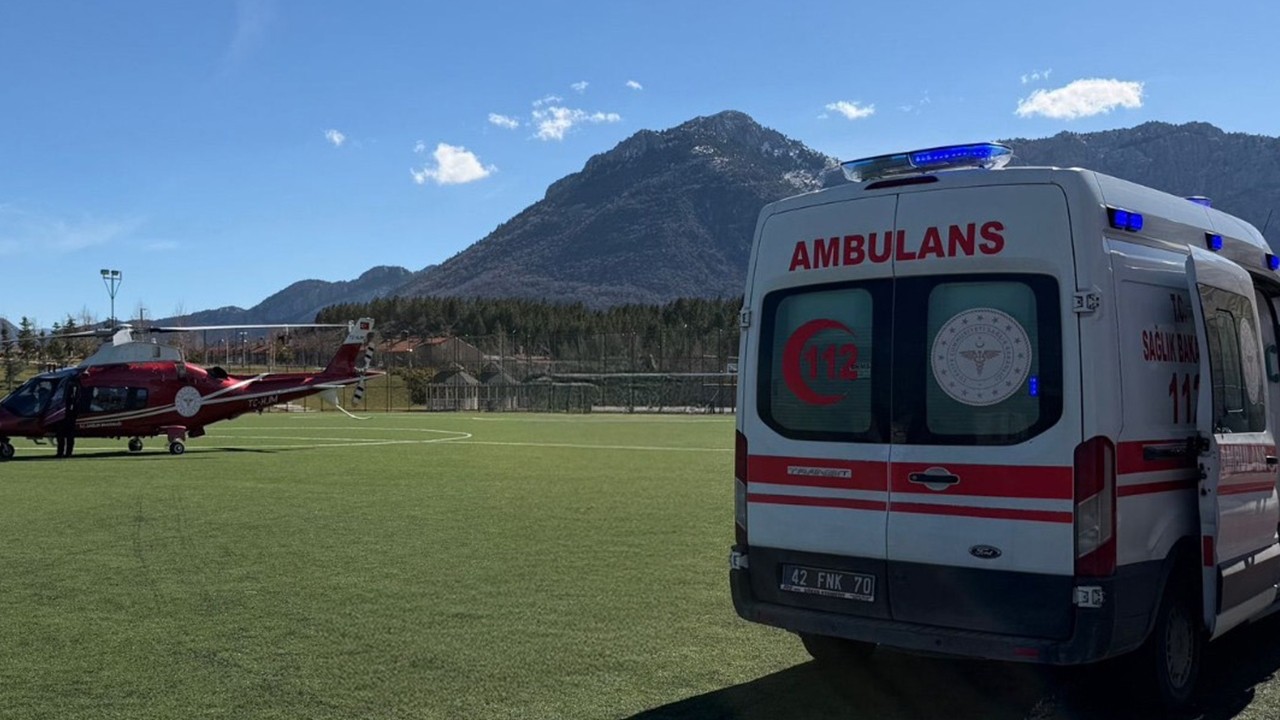 Konya'da cuma namazında kalp krizi geçiren kişi hava ambulansıyla hastaneye kaldırıldı