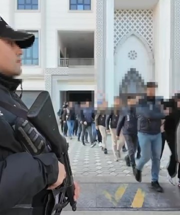 Çağrı merkezi kurup vatandaşları 22 milyon lira dolandırdılar