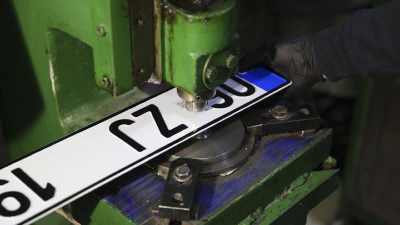 Adana ve Manisa illerinin plakalarının toplamı kaçtır? Beyaz'la Joker