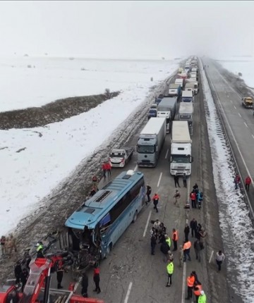 Erzurum'da ikinci kez zincirleme trafik kazası meydana geldi, 1 kişi öldü