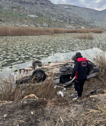 Gölete düşen otomobil sürücüsü hayatını kaybetti