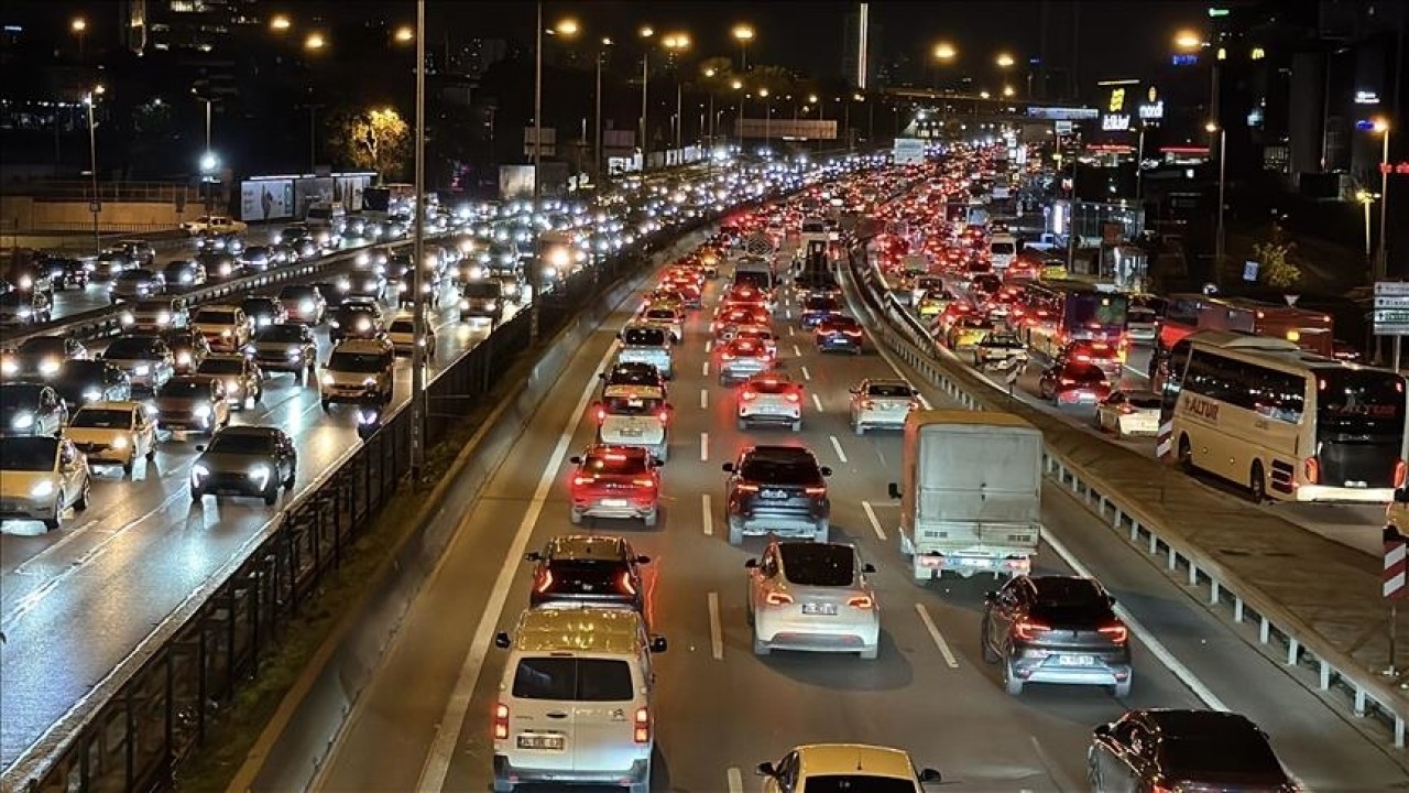 İstanbul'da iftar öncesi trafik yoğunluğu yüzde 83'e yükseldi