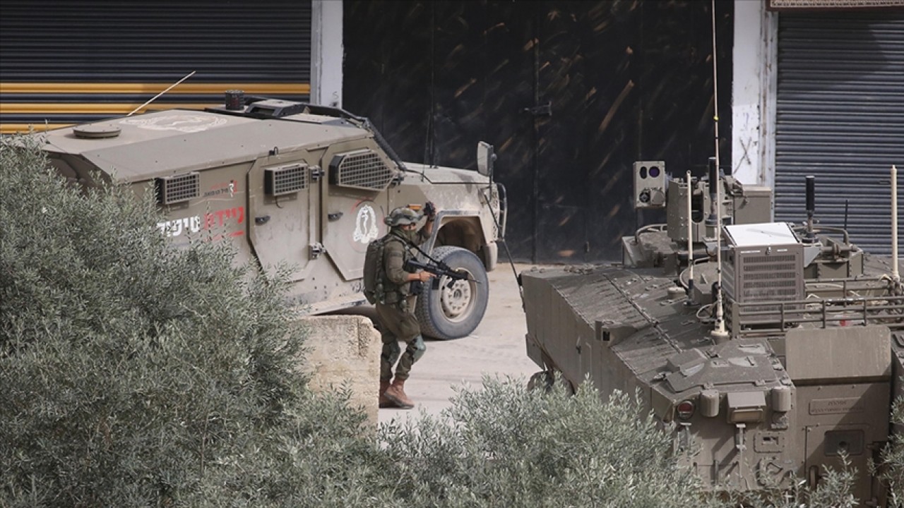 İsrail ordusu, işgal altındaki Batı Şeria'da baskınlar düzenledi