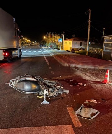 Kamyonet ile motosiklet çarpıştı: 1 ölü