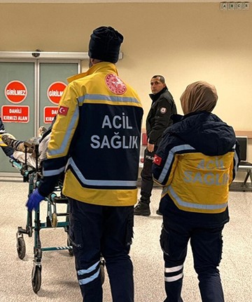Vücuduna çamaşır suyu enjekte eden genç hastaneye kaldırıldı
