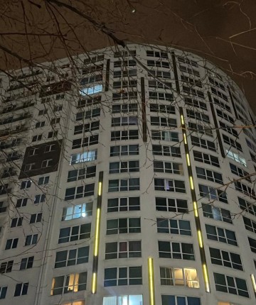 Bir sitenin bina koridorunda 2 kişi silahla vurulmuş halde ölü bulundu