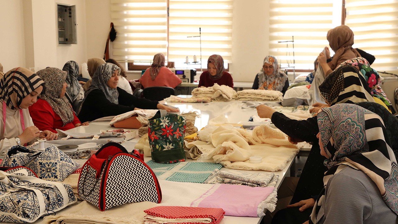 Komek Bahar Dönemi eğitimleri 84 merkezde 61 bin kursiyerle devam ediyor