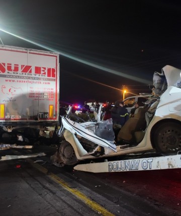 Tıra çarpan otomobilin sürücüsü hayatını kaybetti