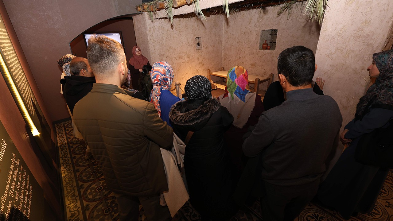 Konya'da siyer sergisi ramazan ayında peygamber aşıklarıyla dolup taşıyor