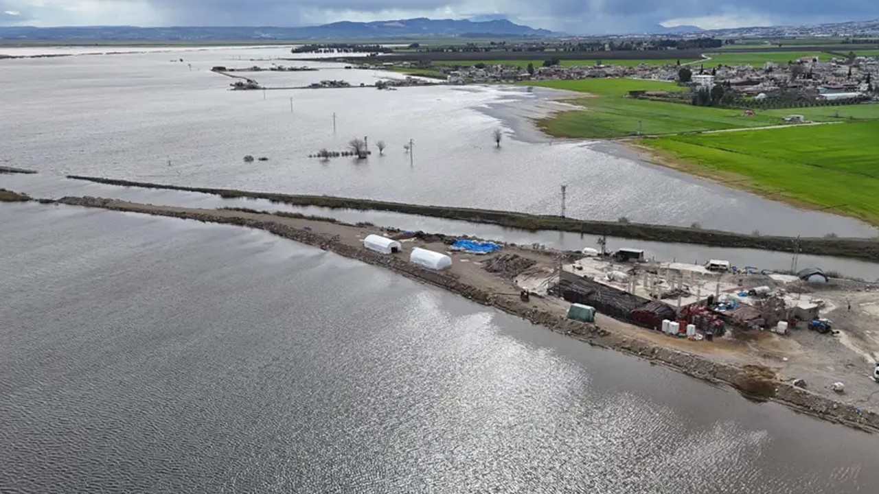 Önce kuraklık sonra taşkın: Binlerce arazi sular altında kaldı