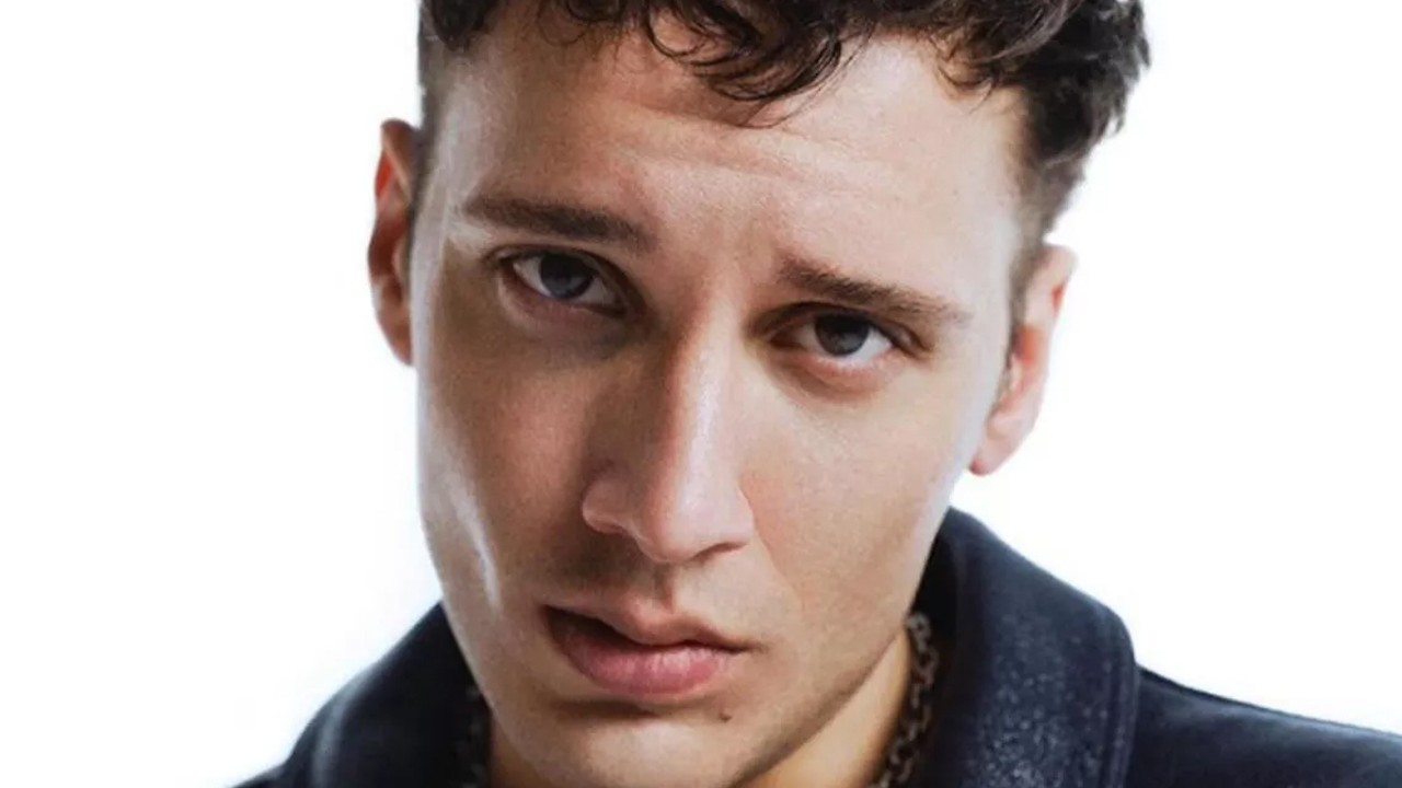 Şarkıcı Edis gözaltına alındı