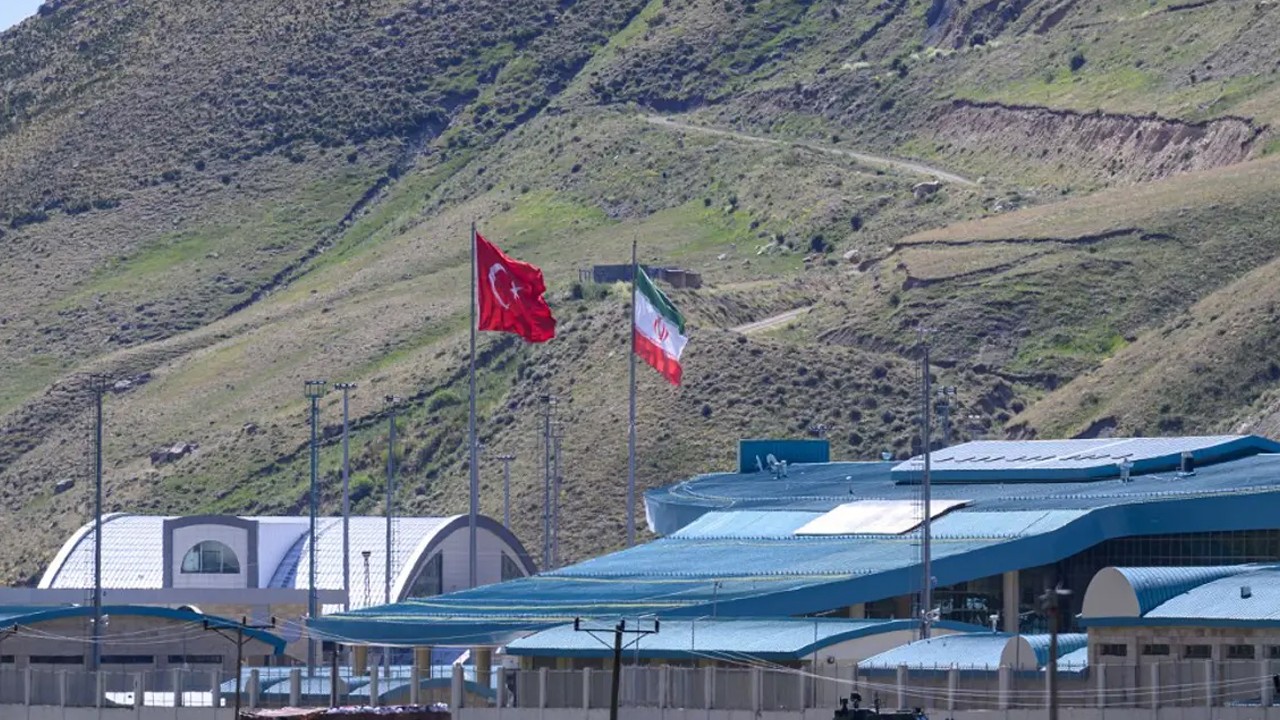 ABD ve İsrail, İran'ı vurdu! DMM'den Türkiye sınırı iddiasına yalanlama