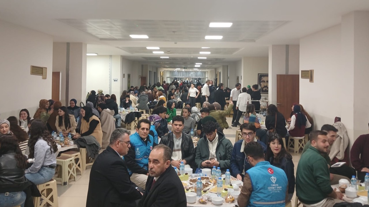 Konya İl Müftülüğü 500 öğrenciyi ramazan sofrasında buluşturdu