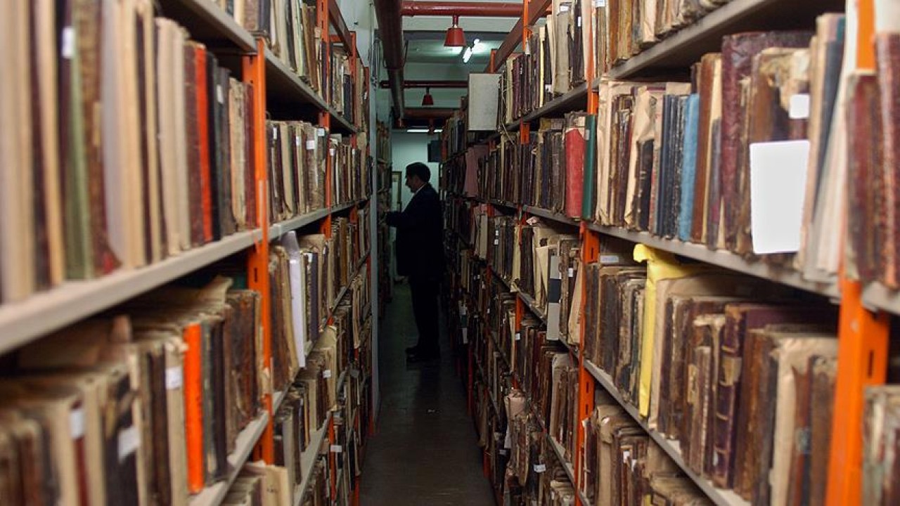 Hangisi, eser kahramanının yardımcısı değildir? Beyaz'la Joker sorusu