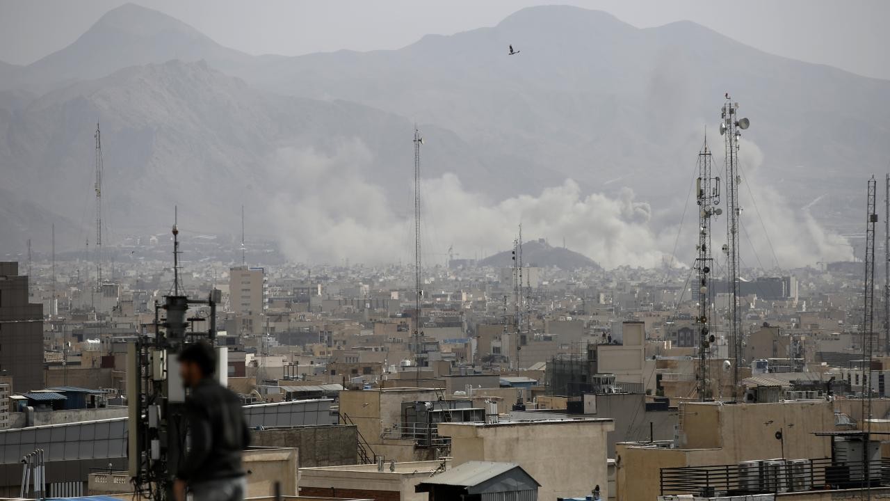 İran’da yeni dönem: Geçici Liderlik Konseyi devrede