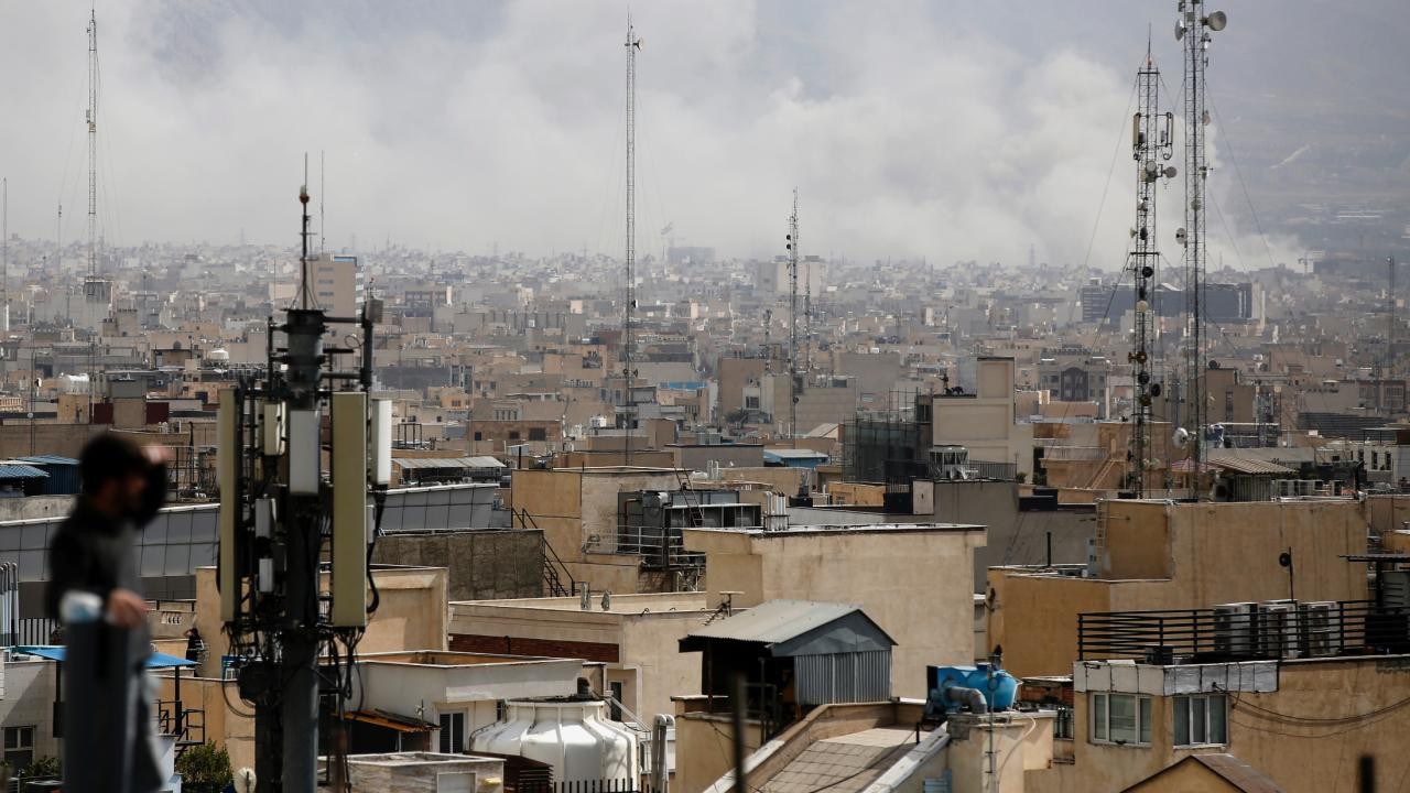 Tahran’da patlama sesleri