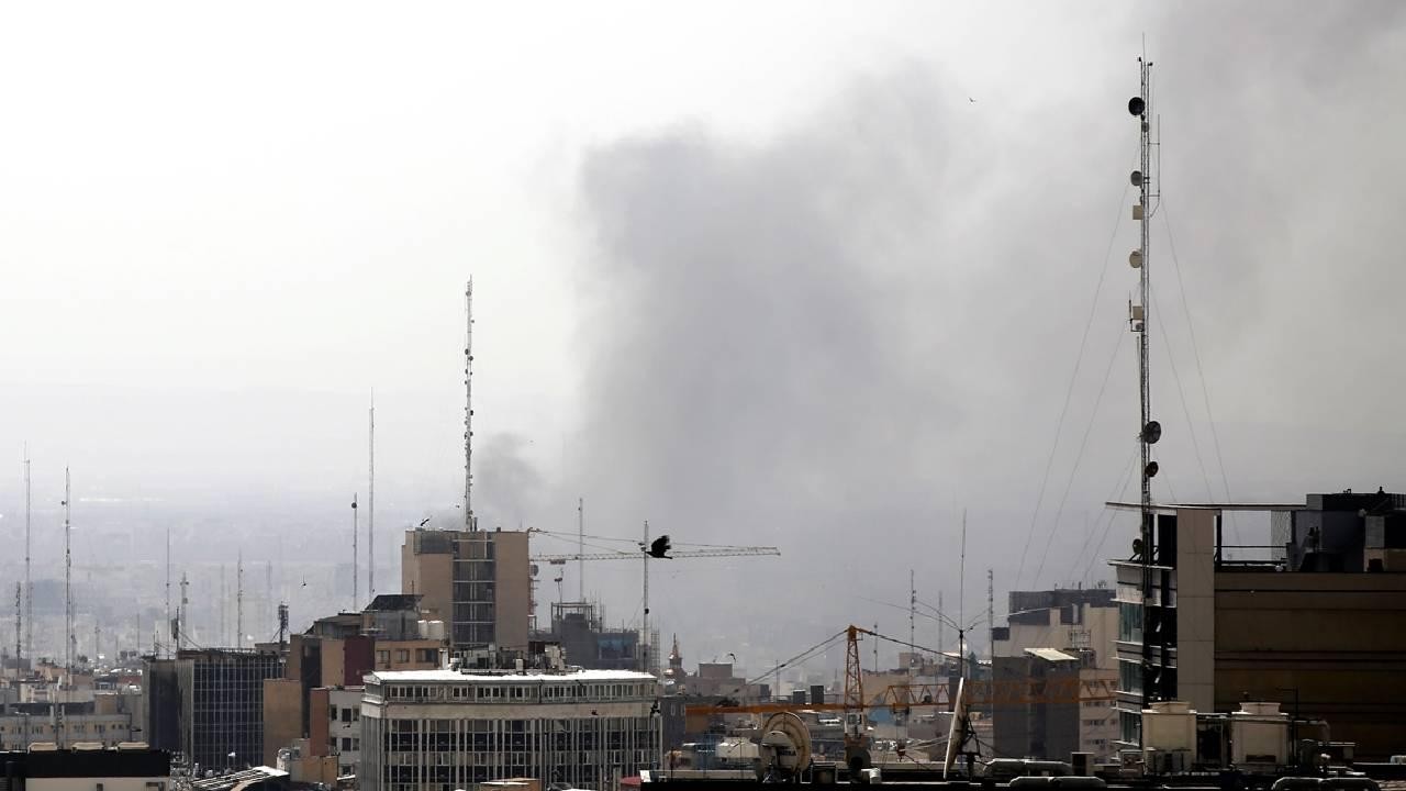 Tahran'da yeni saldırı dalgası: Patlamalar ve savaş uçaklarının sesleri duyuluyor