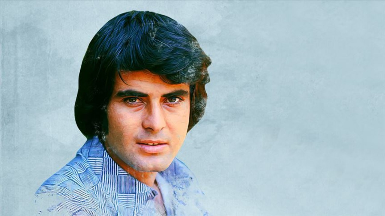 Tarık akan'ın hareket halindeki otobüsün tavanından sarkarak Gülşen Bubikoğlu'nu öptüğü kült sahne, hangi filmdedir? Beyaz'la Joker