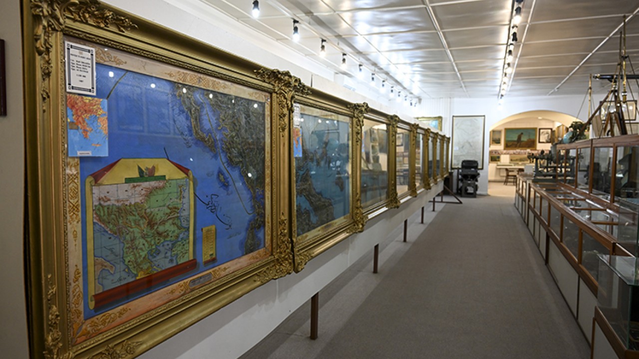 Hangisi haritacılıkta kullanılan bir alanı üçgenlere bölerek konum belirlemeye yarayan işin adıdır? Milyoner Sorusu