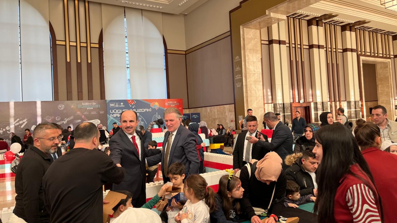 Başkan Altay “Külliye’de Ramazan” etkinliklerinde yer alan Konya Bilim Merkezi etkinlik alanında çocuklarla buluştu