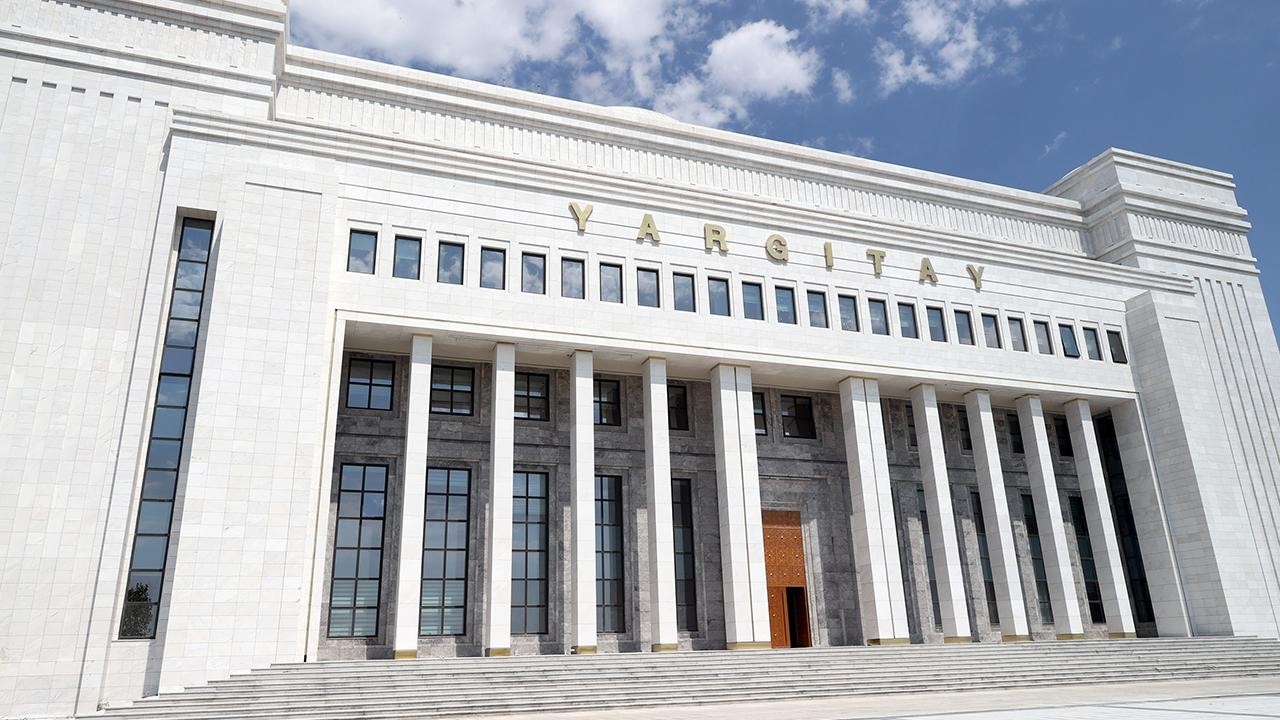 Boşanma aşamasındaki eşini gizli kamerayla izleyen sanığın cezası onandı