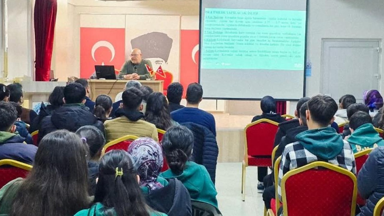 Karapınar'da lise öğrencileriyle bilim söyleşisi